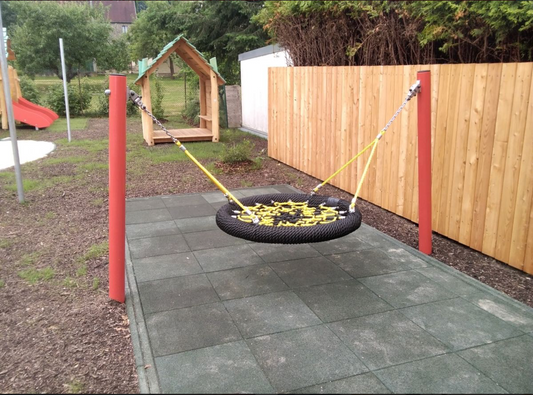 Kleine Korbschaukel aus Stahl